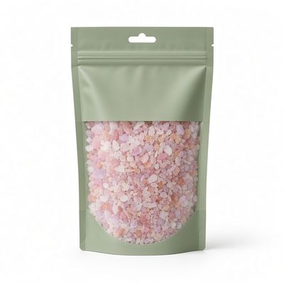 Sachet souple vert à zip et trou de suspension pour produits d’hygiène
