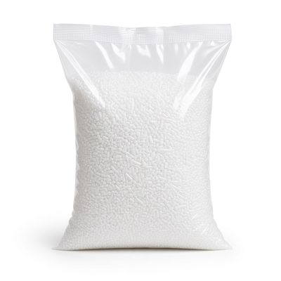 Sac PE transparent soudé rempli de granulés plastique